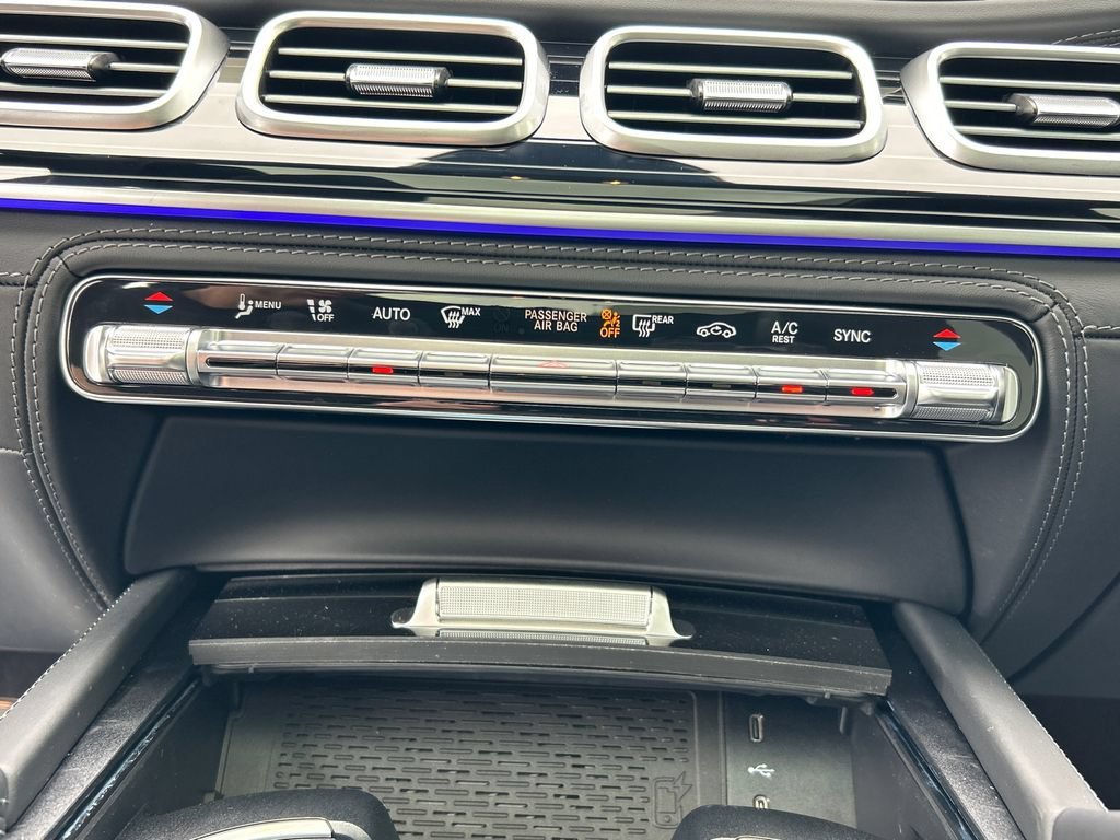 New 2026 MANUFAKTUR Moonlight White Metallic Mercedes-Benz Maybach GLS 600 image 60