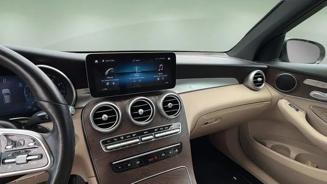 Used 2021  Mercedes-Benz GLC 300 image 23
