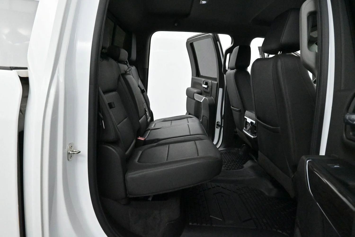Used 2022 Summit White Chevrolet LTZ image 33