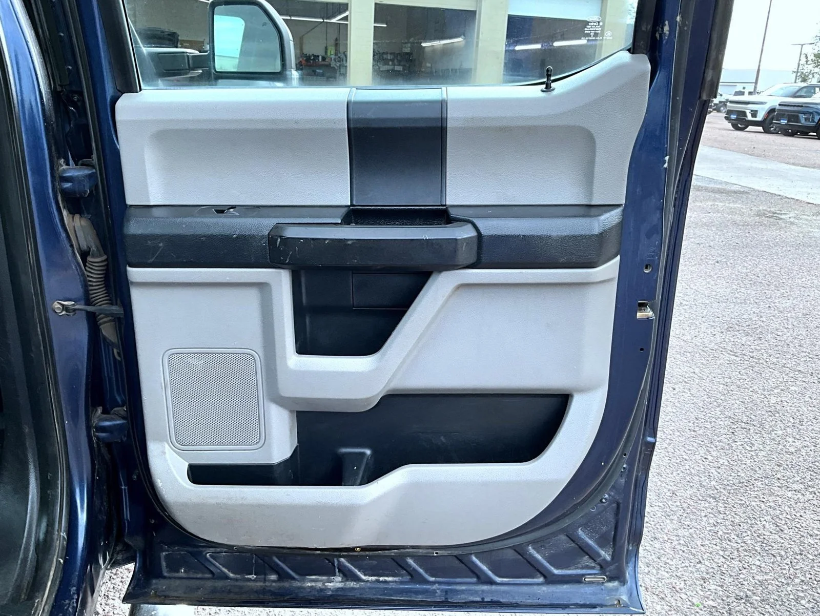 Used 2018 Blue Ford XL image 19