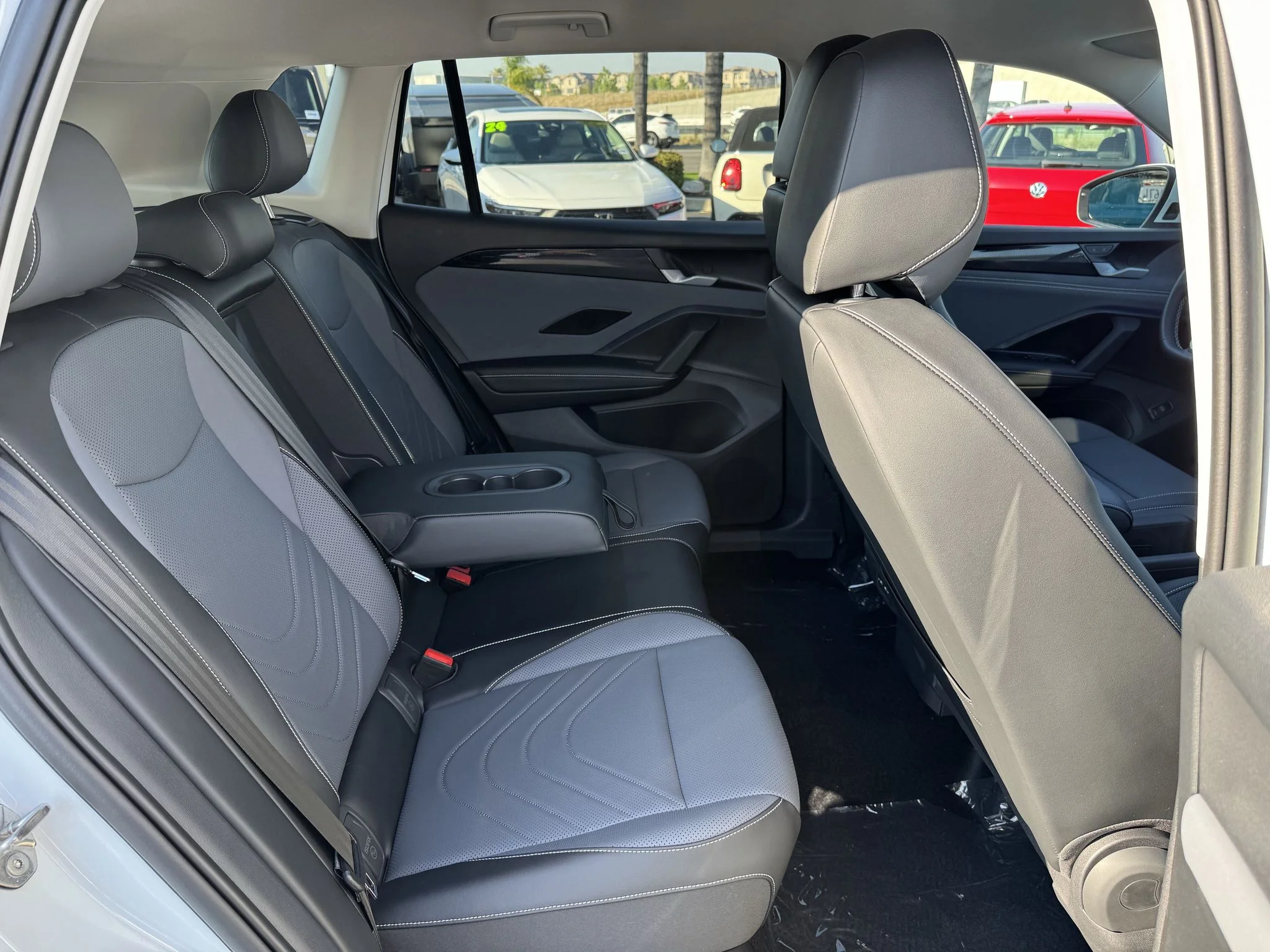 New 2026 Pure White Volkswagen SE image 29