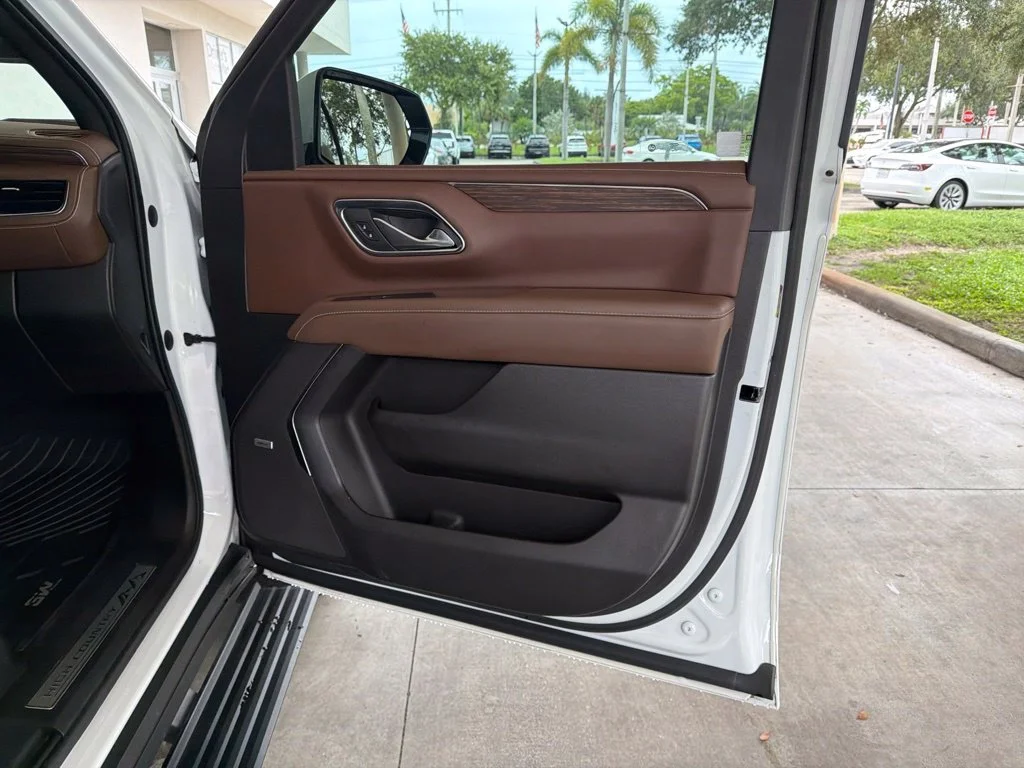 Used 2022 White Chevrolet High Country image 24