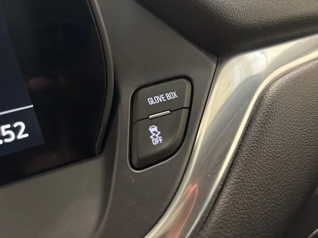Used 2024 Summit White Chevrolet 2LT image 21