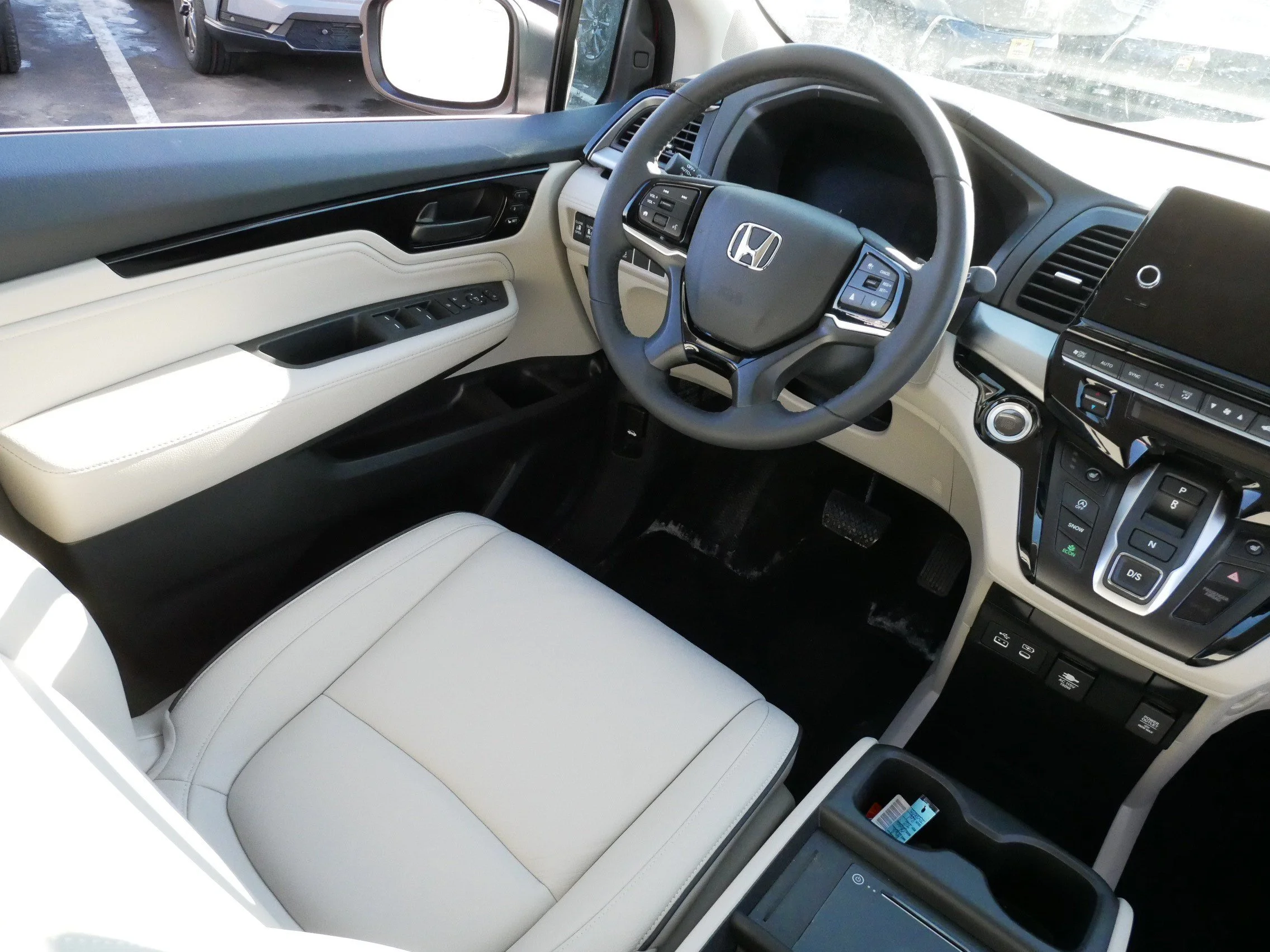 Used 2026 Radiant Red Metallic II Honda Touring image 9