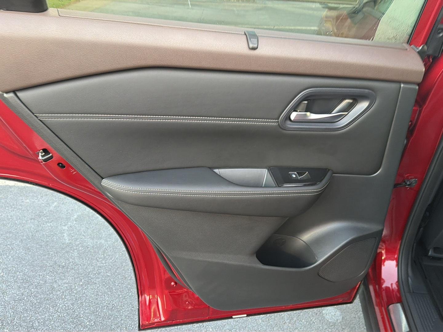 Used 2023 Scarlet Ember Tintcoat Nissan SL image 17