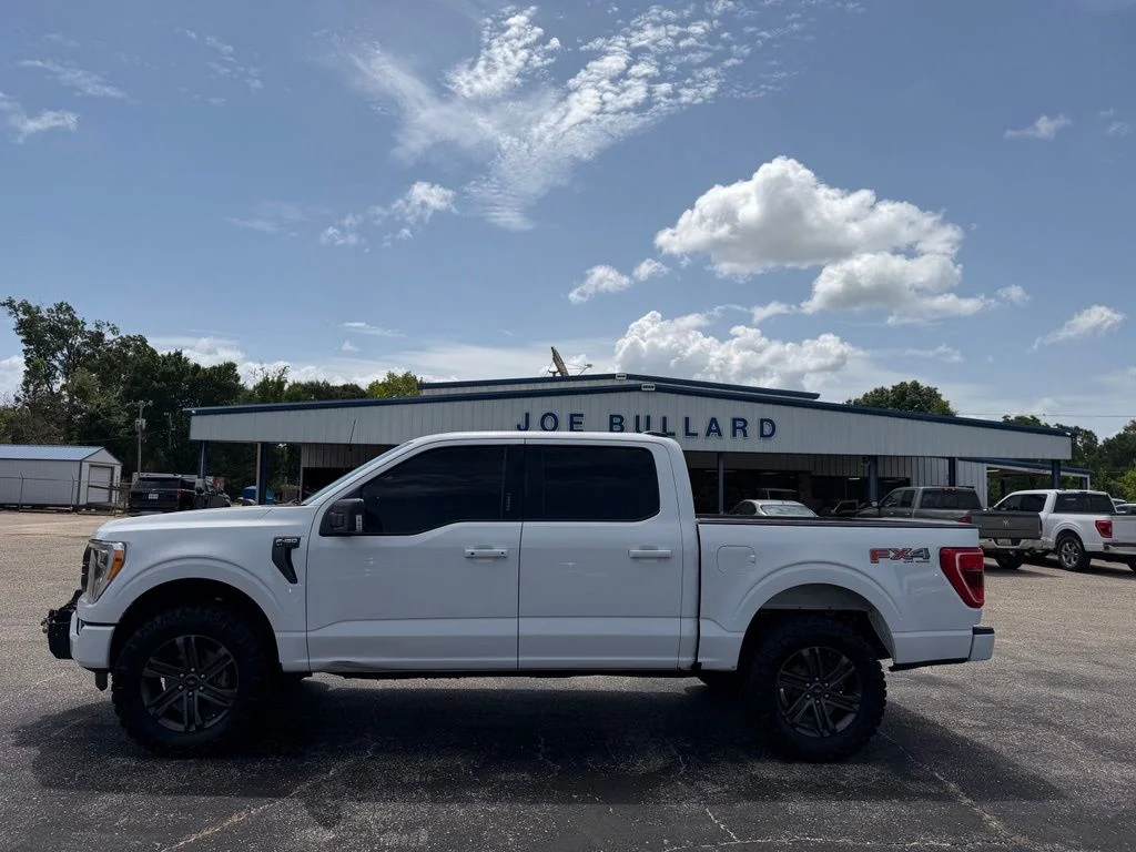 Used 2022 White Ford XLT image 22
