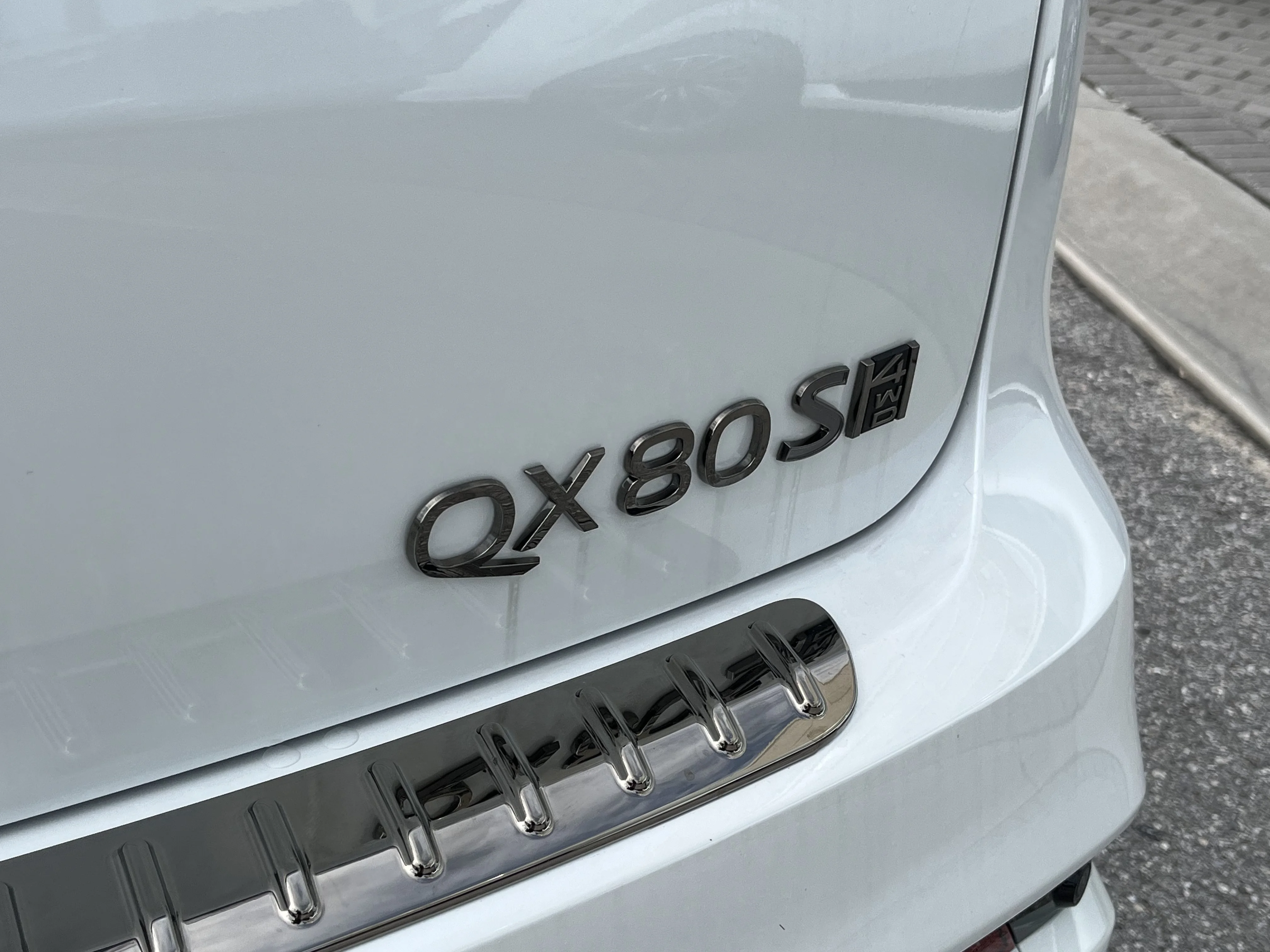 New 2027 Radiant White INFINITI SPORT image 5