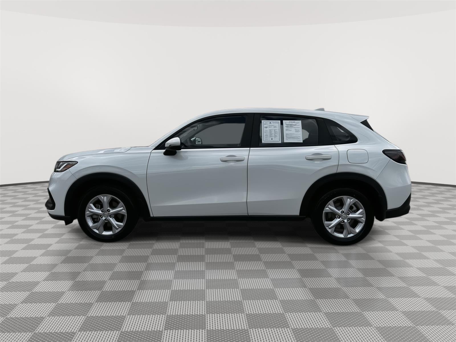 Used 2023 Platinum White Pearl Honda LX image 3