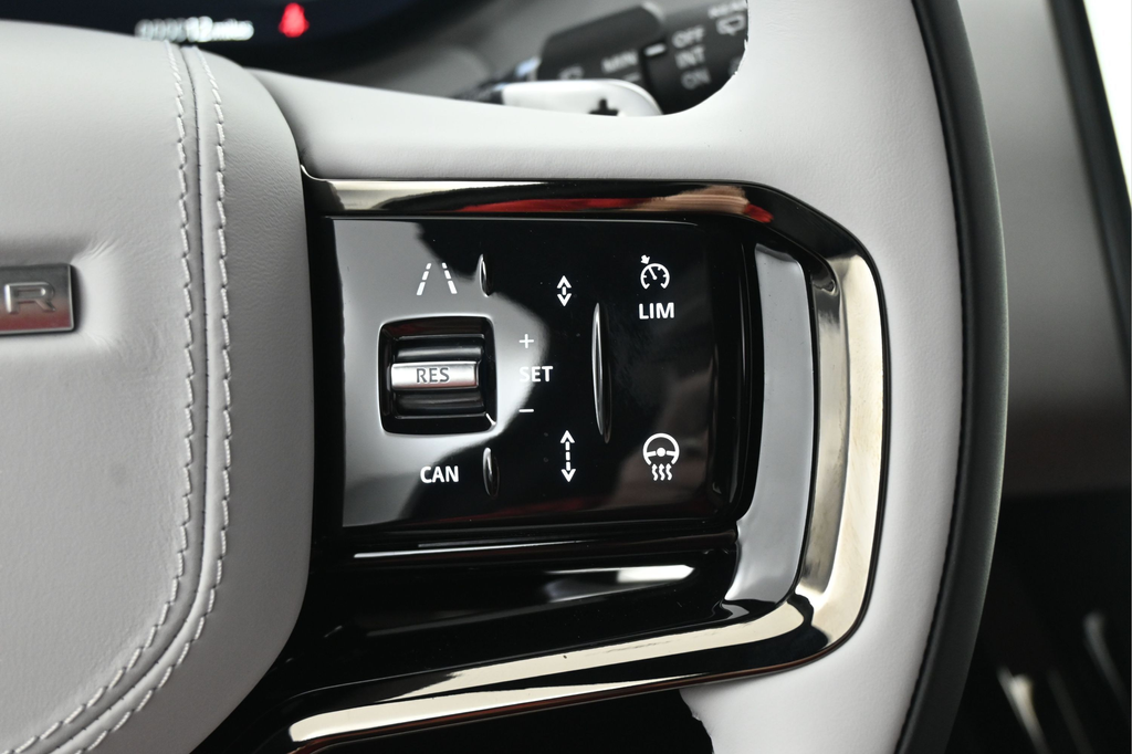 New 2026  Land Rover Dynamic SE image 17