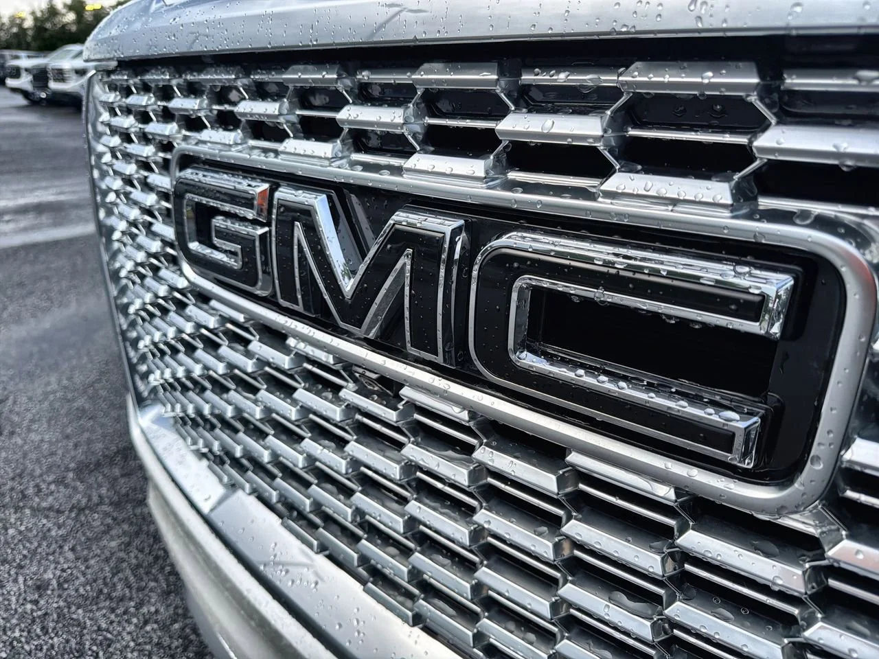Used 2022 White Frost Tricoat GMC Denali image 26