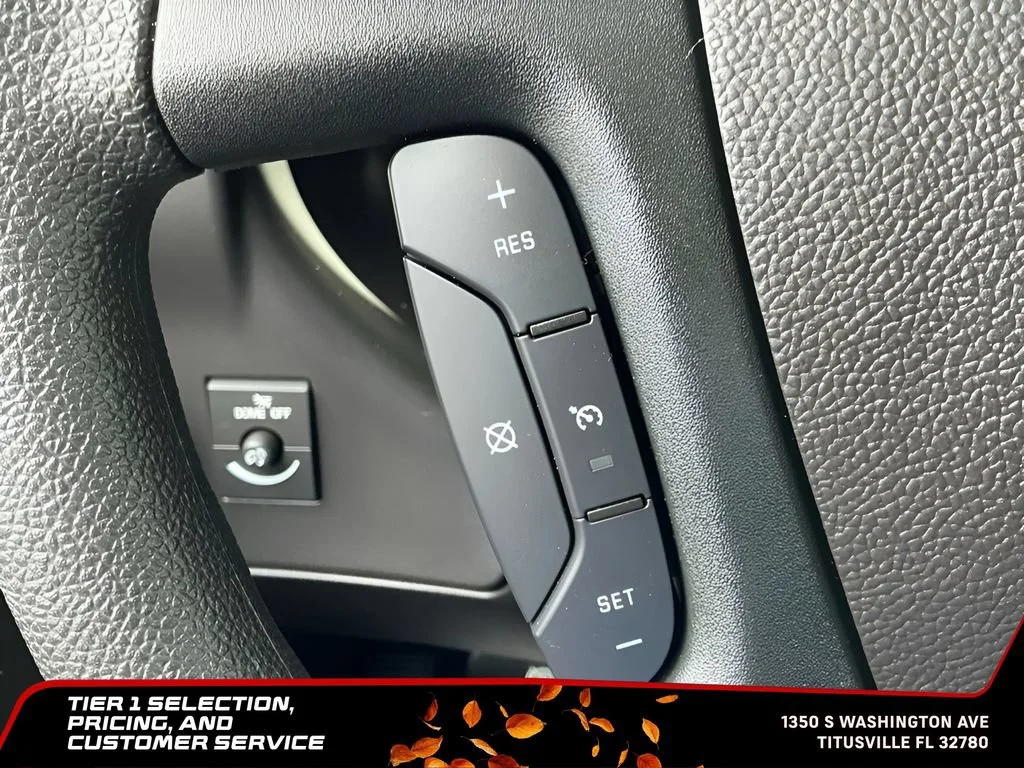 Used 2025 Summit White Chevrolet 1LT image 24