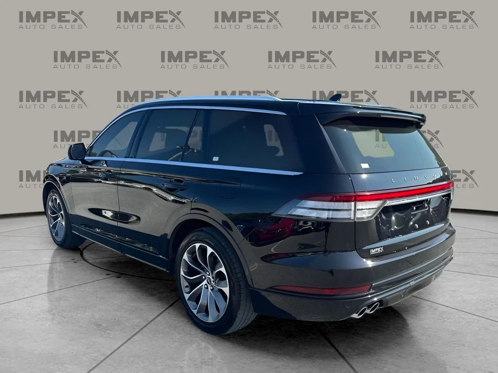 Used 2021 Black Lincoln Grand Touring image 3