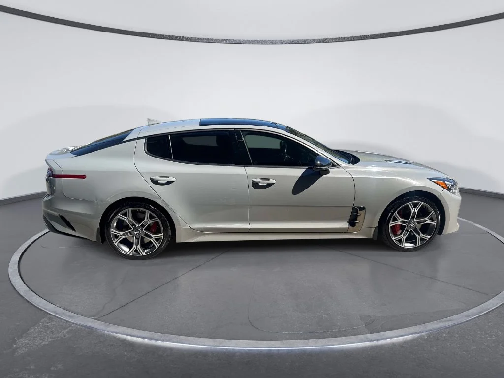 Used 2018 White Kia GT2 image 8
