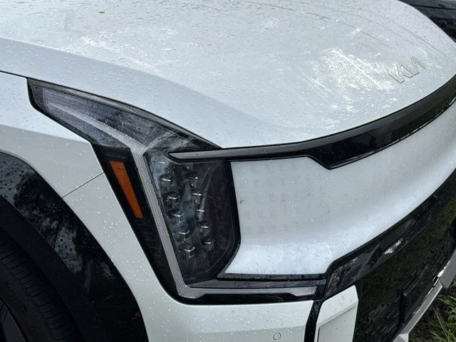 Used 2024 White Kia GT-Line image 8
