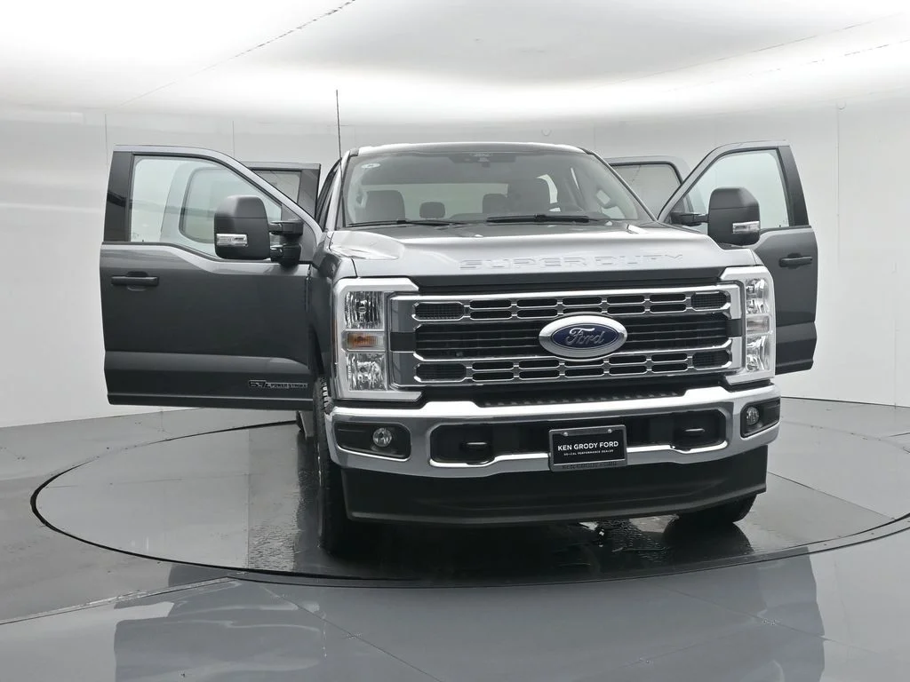 New 2026 Carbonized Gray Metallic Ford XLT image 31