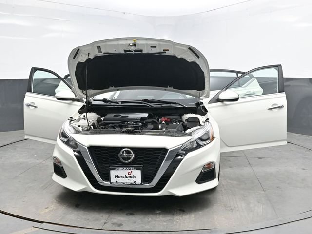 Used 2020 White Nissan 2.5 S image 48