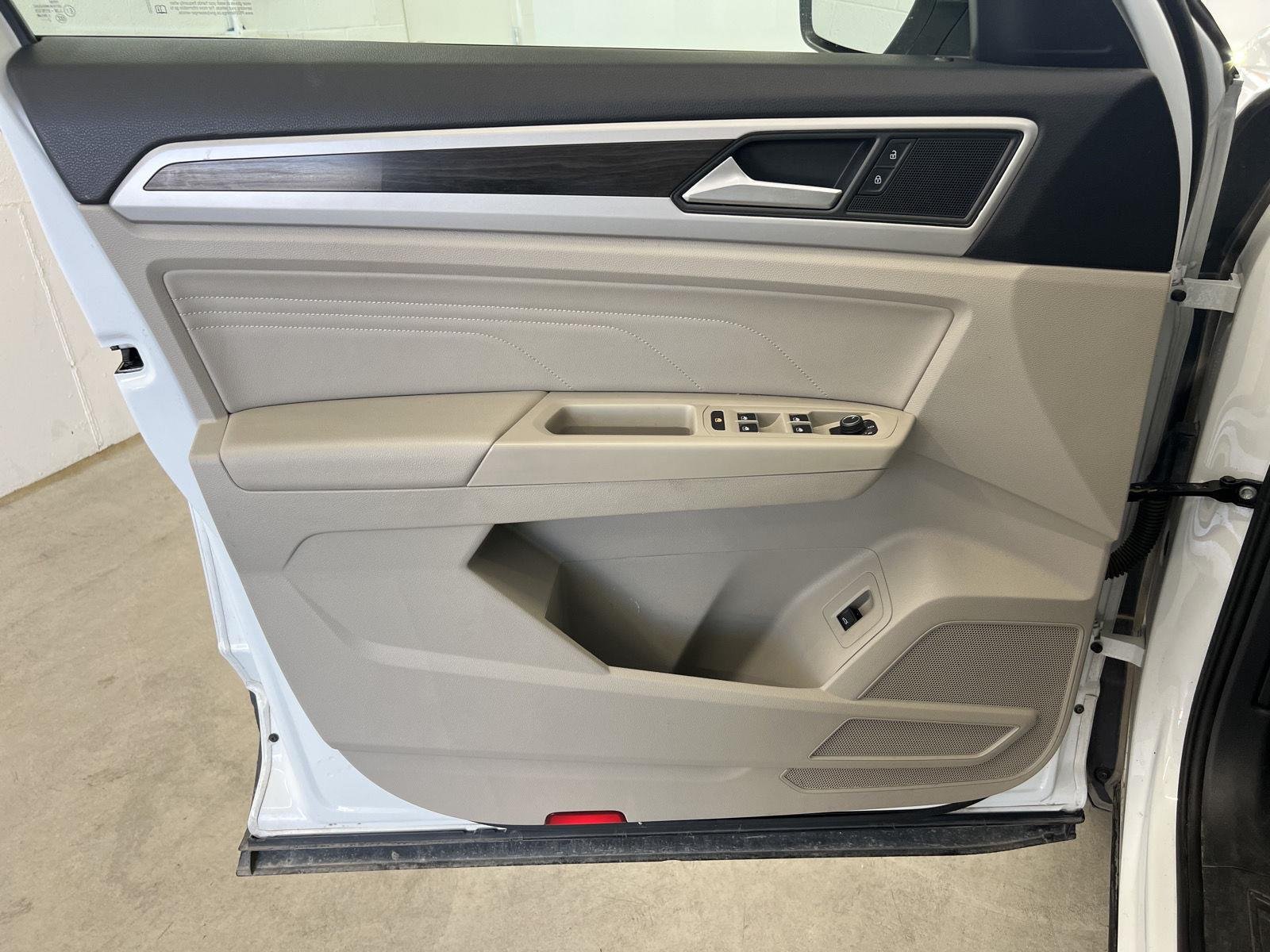 2023 Volkswagen Atlas SE w/Tech - Photo 11