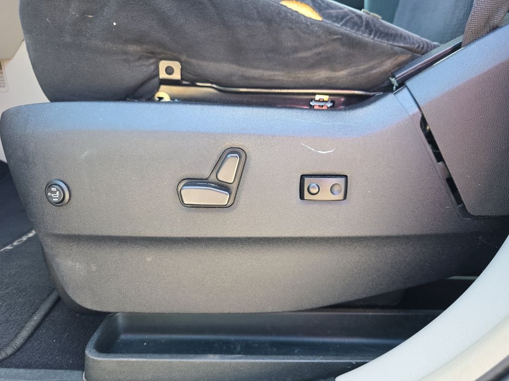 2011 Chrysler Town & Country Touring - Photo 12