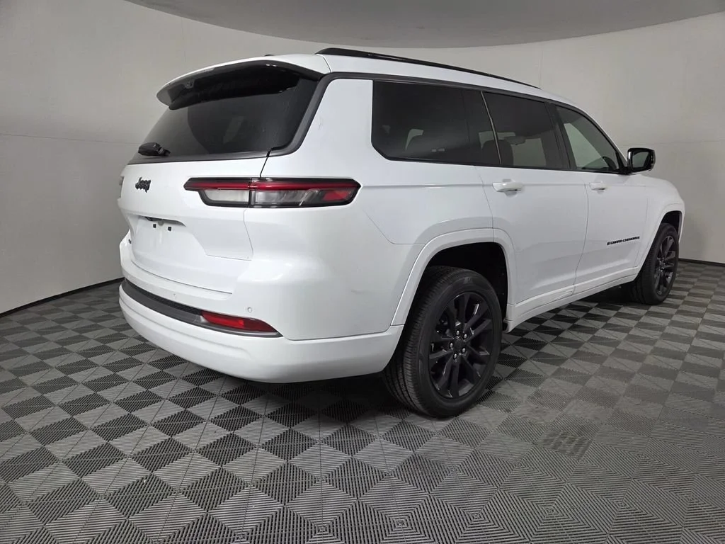 New 2026 Bright White Clear-Coat Exterior Paint Jeep Limited Reserve image 4