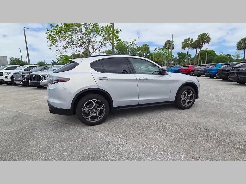 New 2025 Moonlight Gray Metallic Alfa Romeo Base image 24
