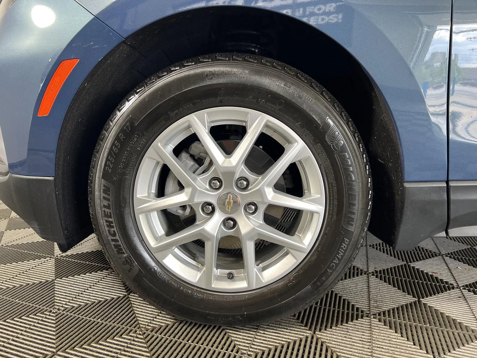 Used 2024 Lakeshore Blue Metallic Chevrolet LT image 30