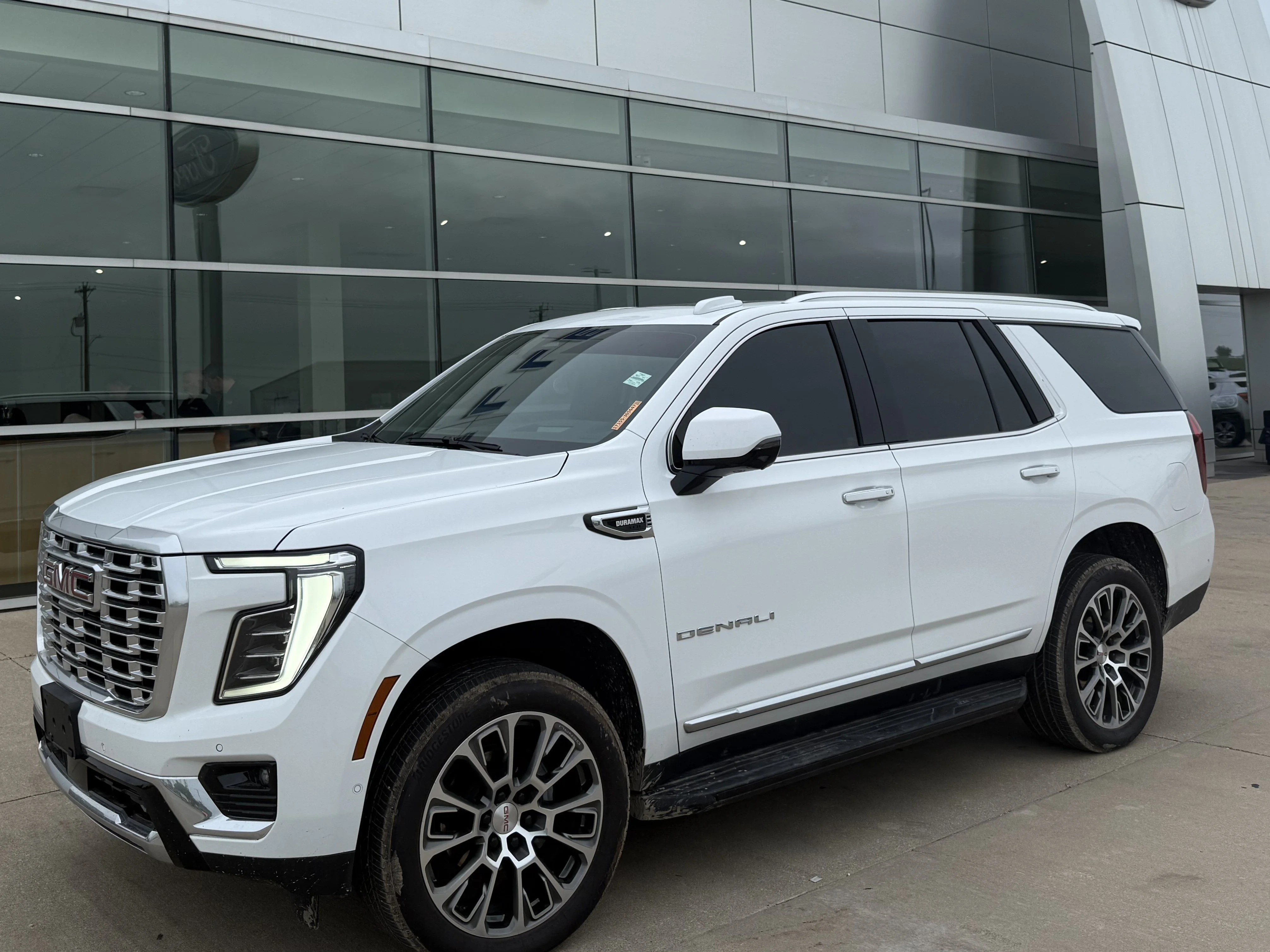Used 2025 Summit White GMC Denali image 3