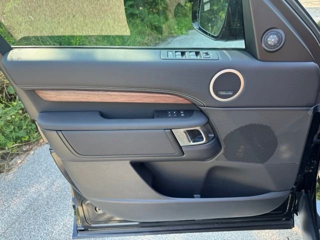 New 2026 Santorini Black Land Rover Dynamic SE image 8