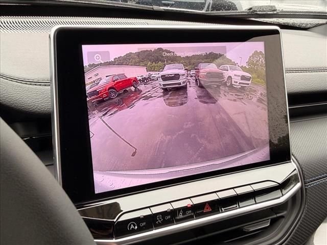 Used 2023 Red Jeep Latitude Lux image 30