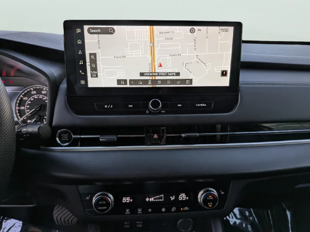 Used 2025 Black Mitsubishi SE image 23