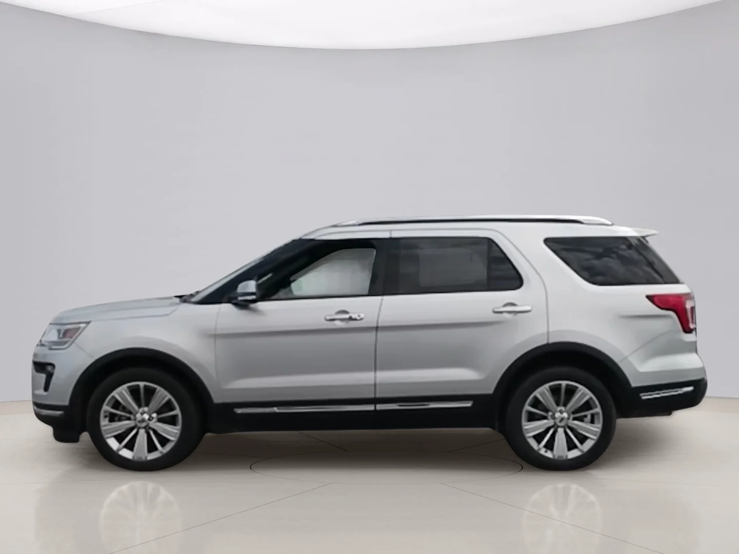 Used 2019 Silver Ford LIMITED image 2