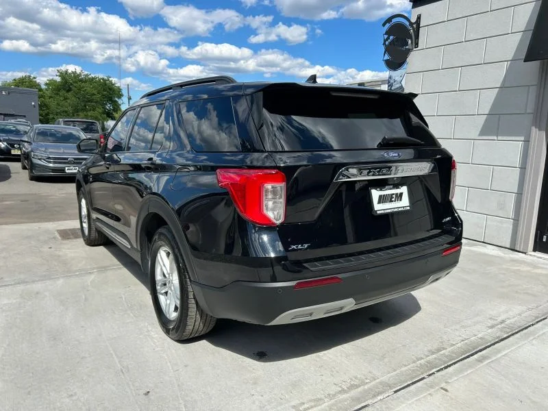 Used 2023 Black Metallic Ford XLT Sport Utility 4D image 54