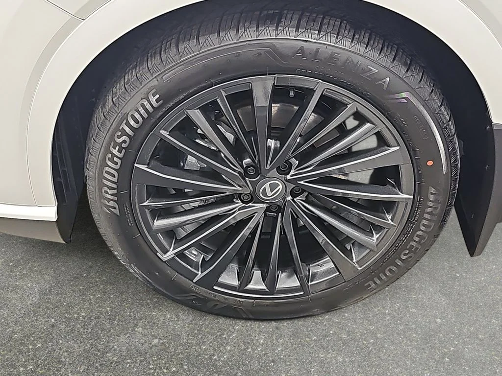 New 2026 Eminent White Pearl Lexus PREMIUM image 30