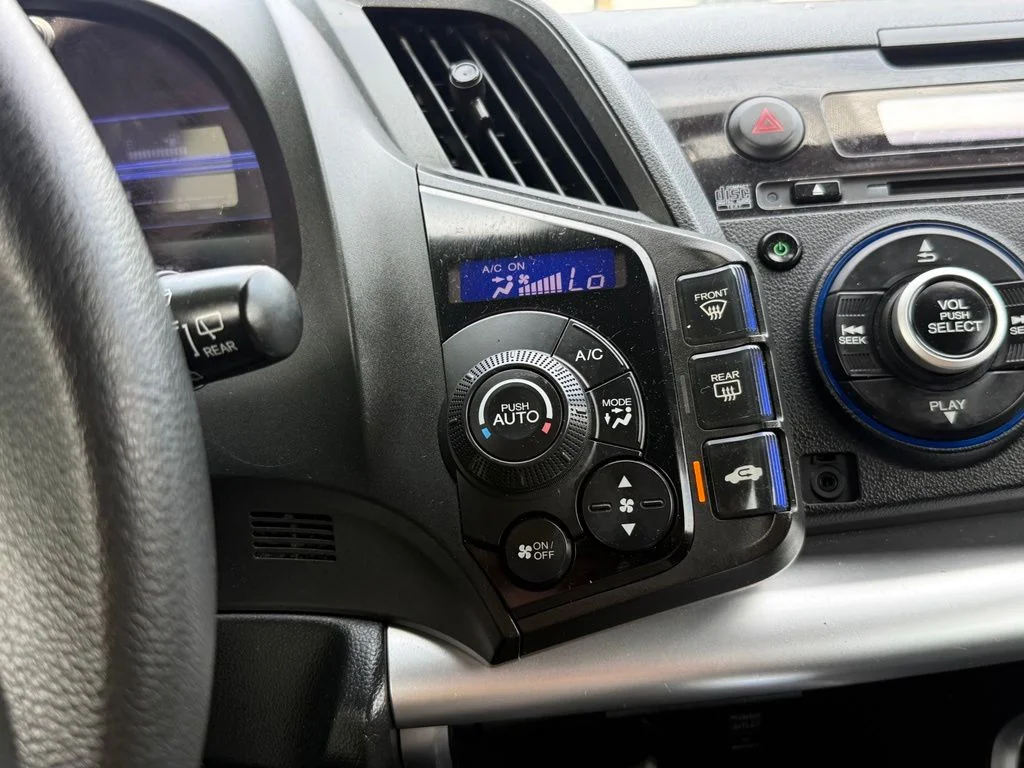 Used 2015  Honda Base image 15