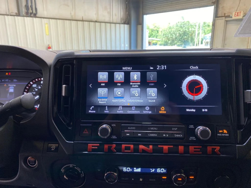 Used 2025 White Nissan PRO-4X image 39