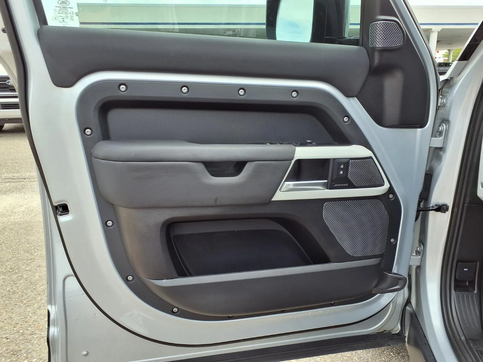 Used 2021 Hakuba Silver Metallic Land Rover S image 30