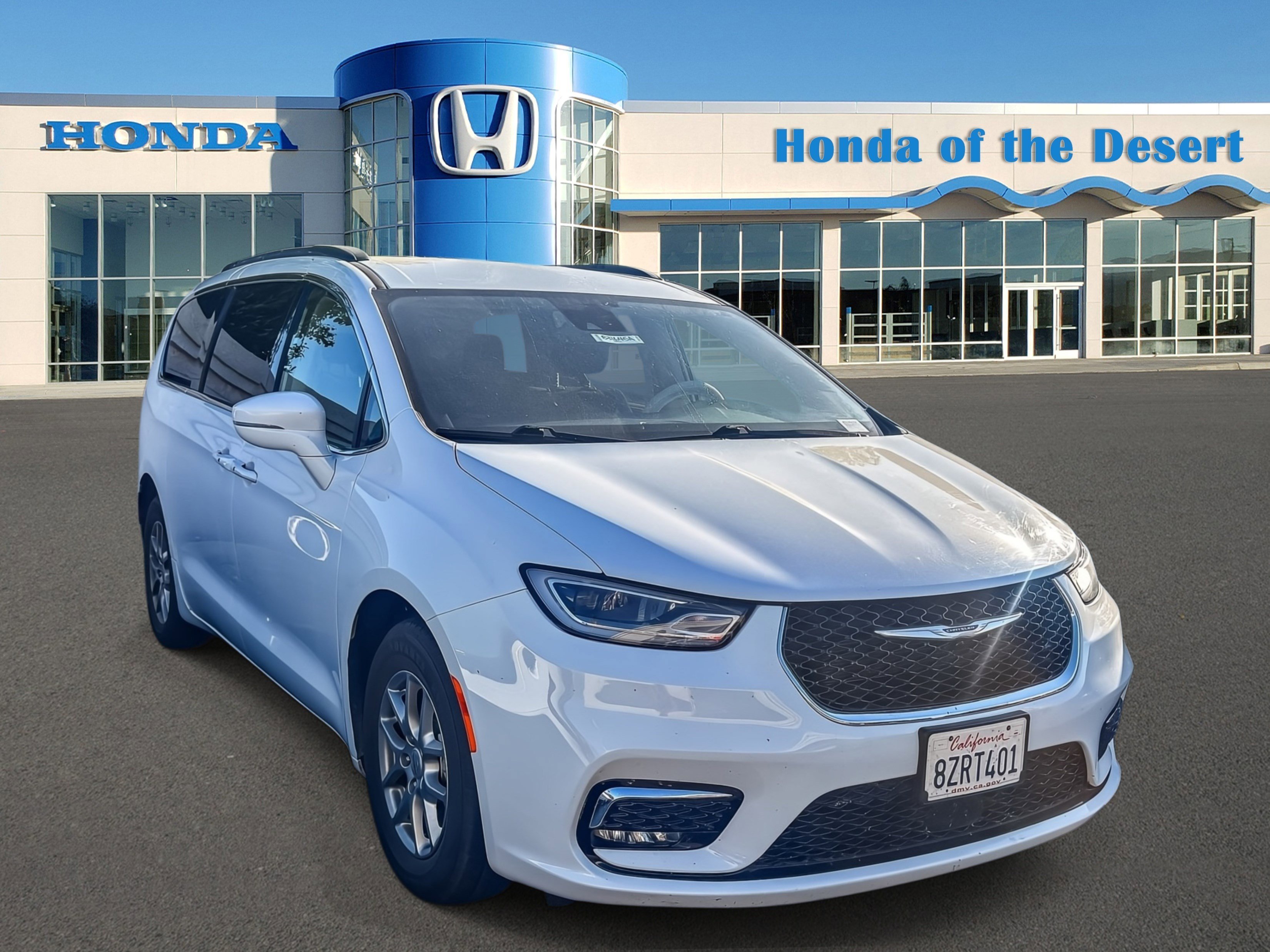 2021 Chrysler Pacifica Touring's photo