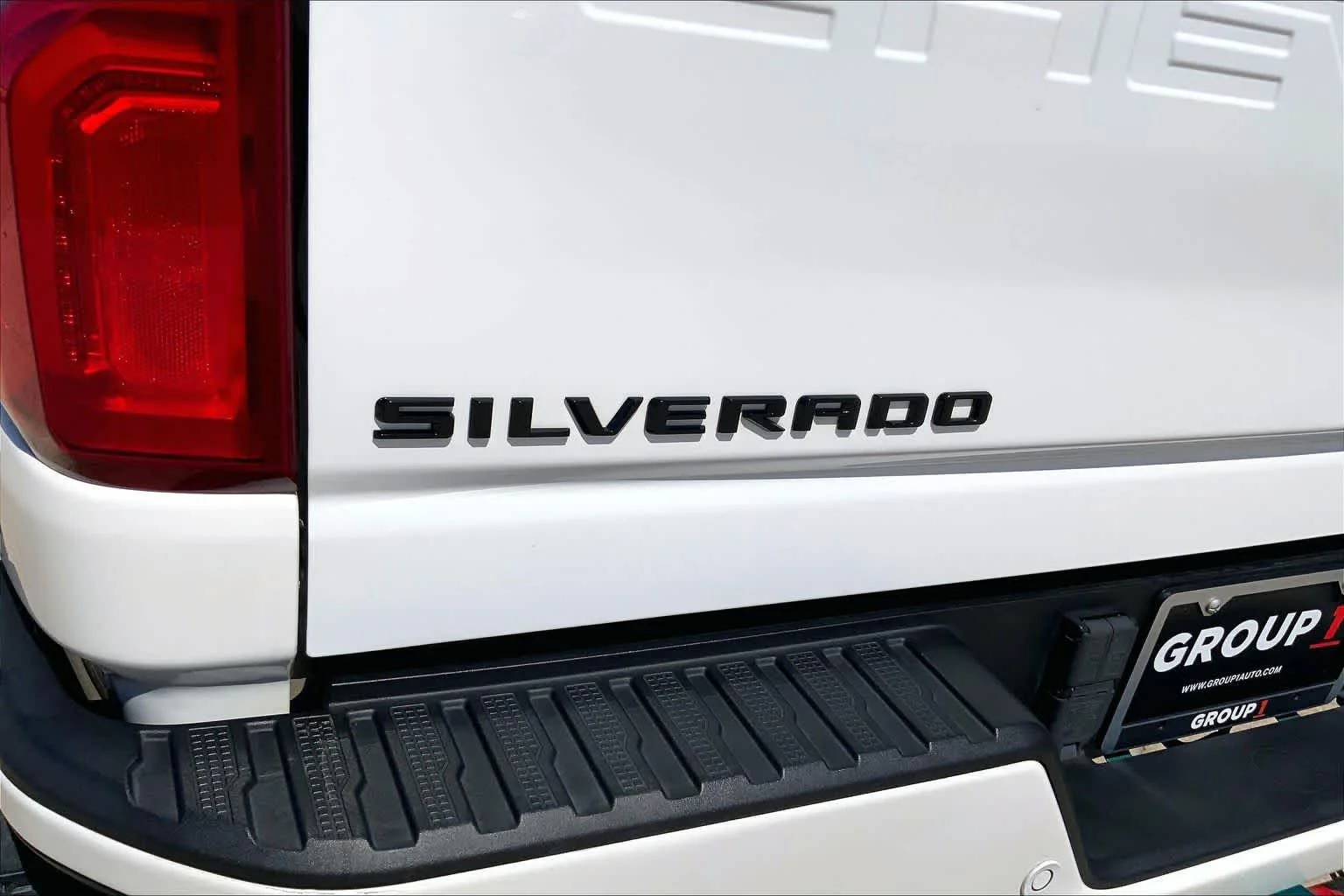 Used 2022 Summit White Chevrolet LTZ image 30