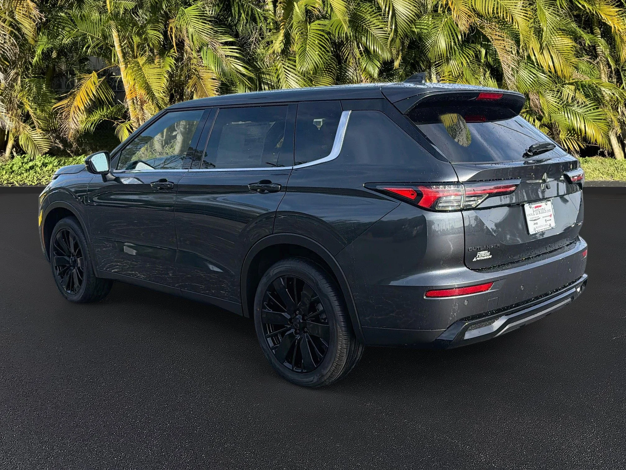 New 2026 Graphite Gray Mitsubishi LE image 6