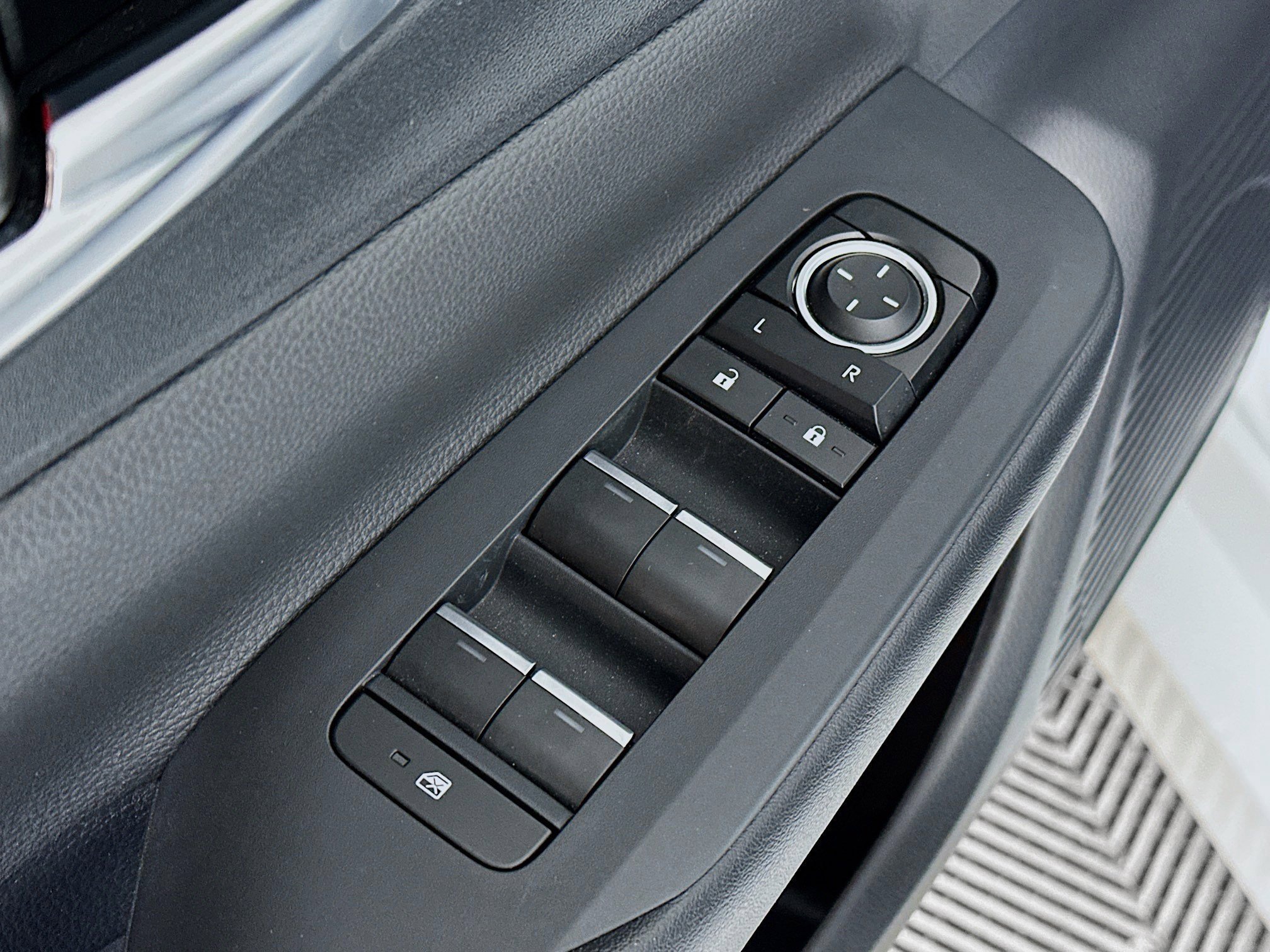 2024 Toyota Prius Prime XSE Premium - Photo 17