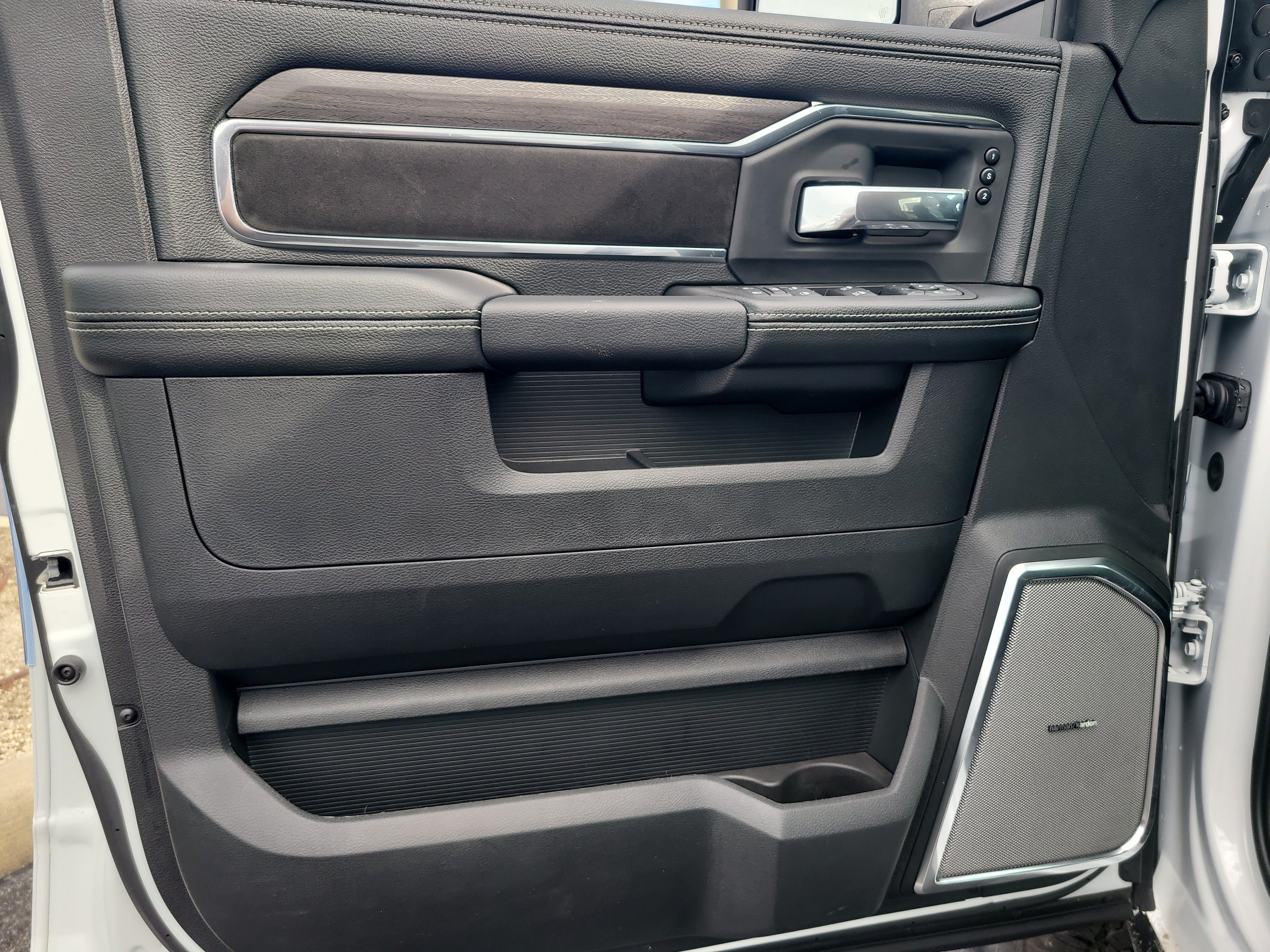 New 2026 Bright White Clear-Coat Exterior Paint RAM Laramie image 12
