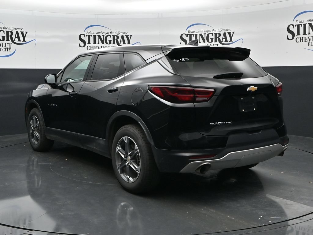 Used 2025 Black Chevrolet 2LT image 5