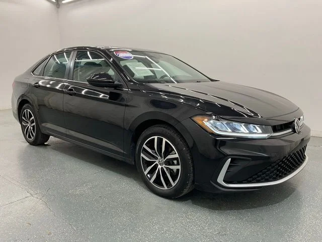 2025 Volkswagen Jetta SE - Photo 8
