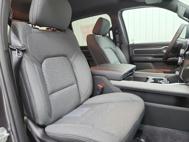 New 2026 Granite Crystal Metallic Clear-Coat Exterior Paint RAM Big Horn/Lone Star image 42