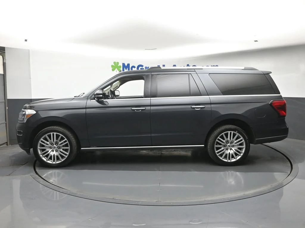 Used 2022  Ford Limited image 23