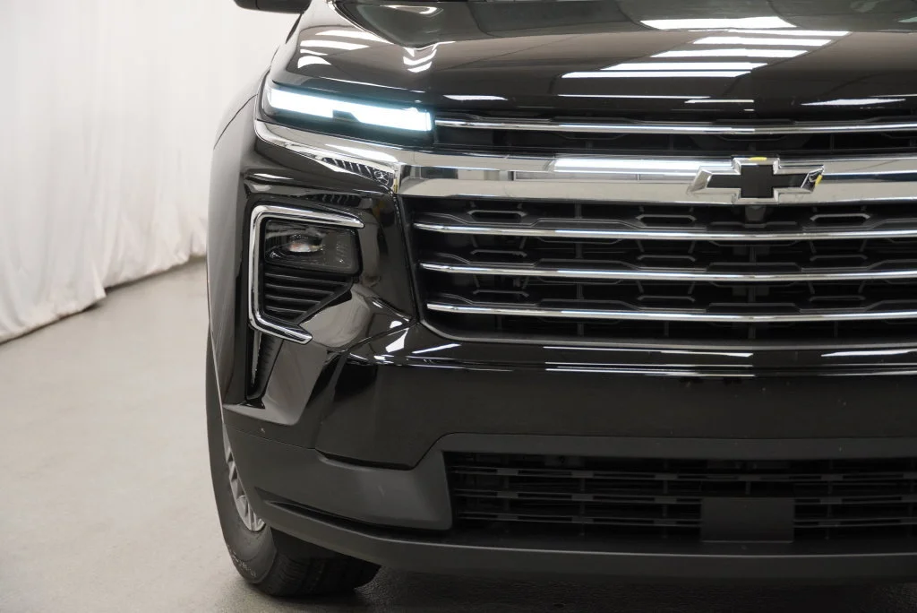 New 2027 Mosaic Black Metallic Chevrolet LT image 32