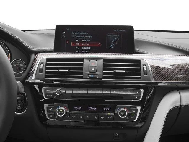 Used 2018 Yas Marina Blue Metallic BMW  image 4