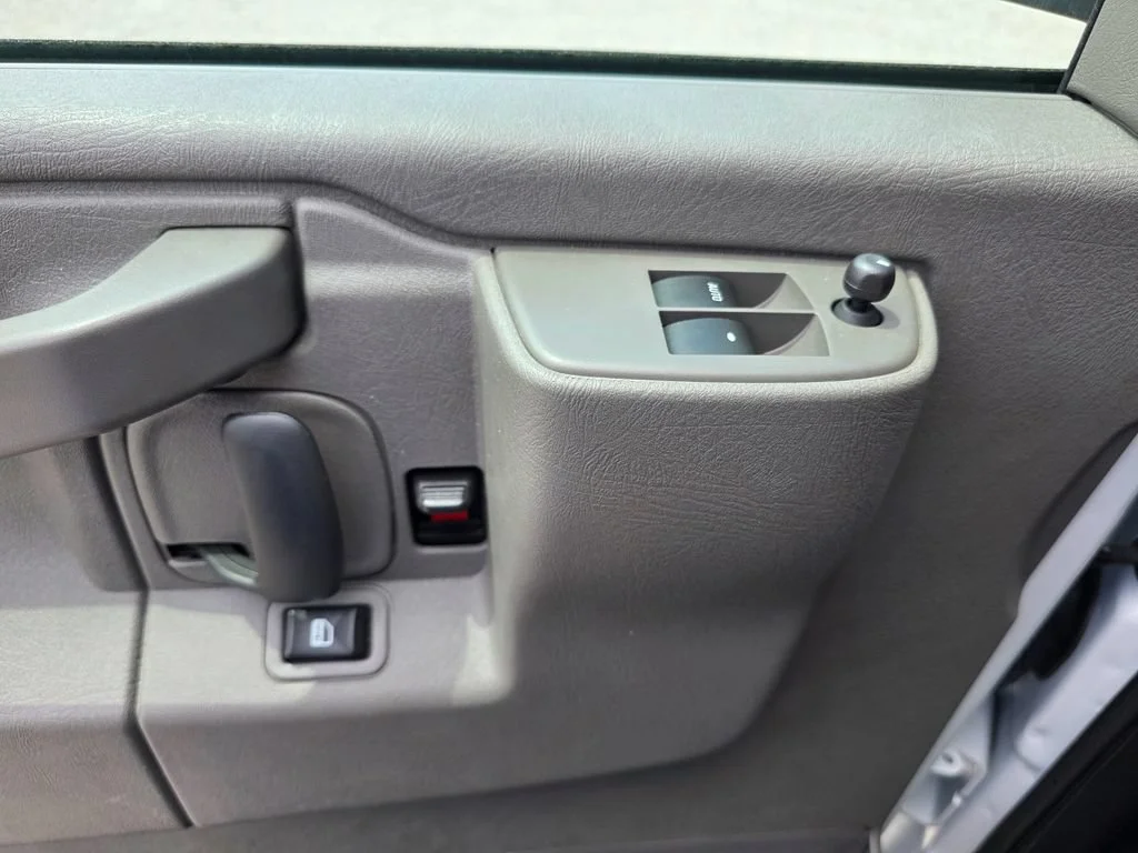 Used 2025 Summit White Chevrolet 1LT image 14