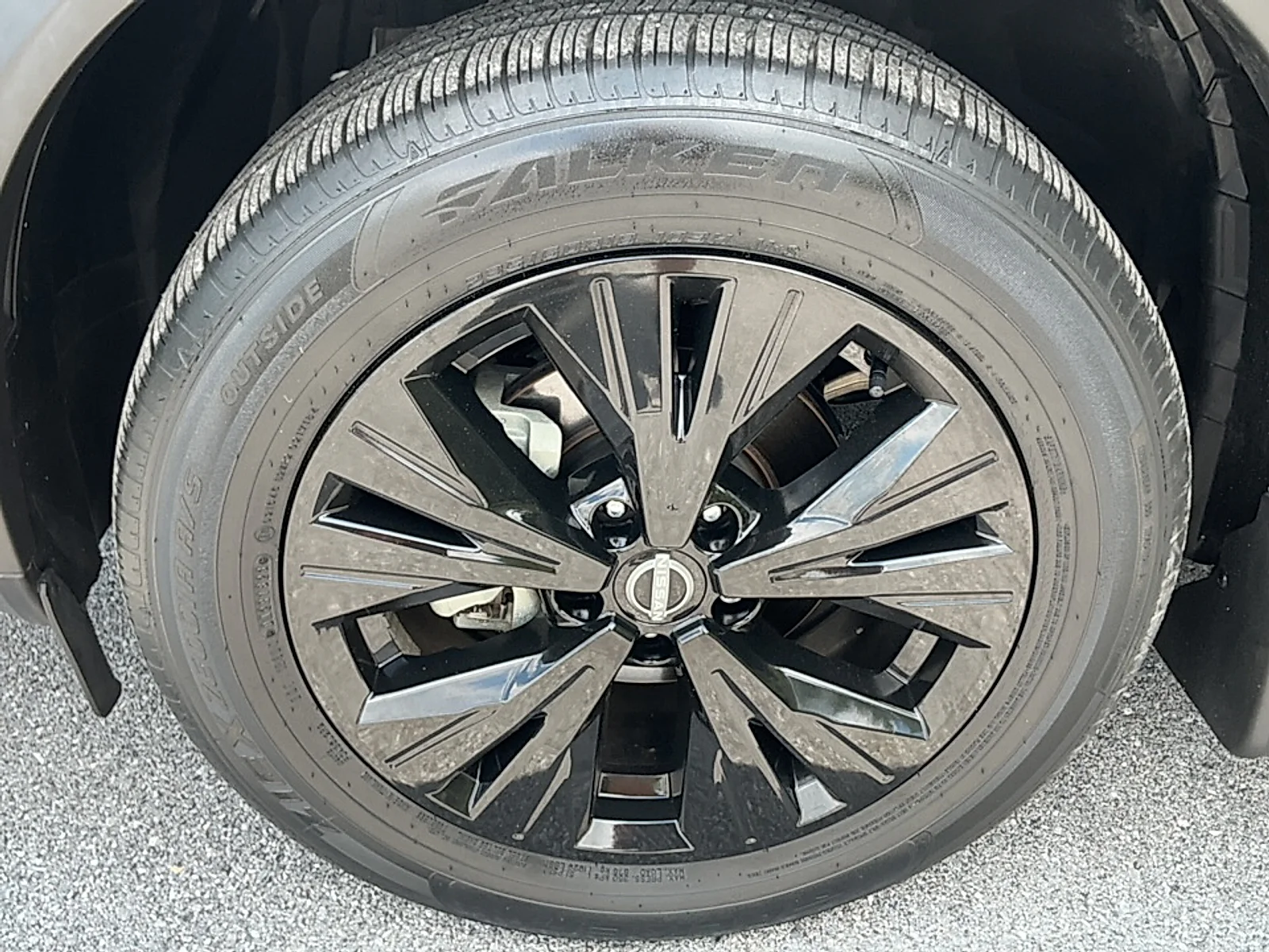 Used 2023  Nissan SV FWD image 5