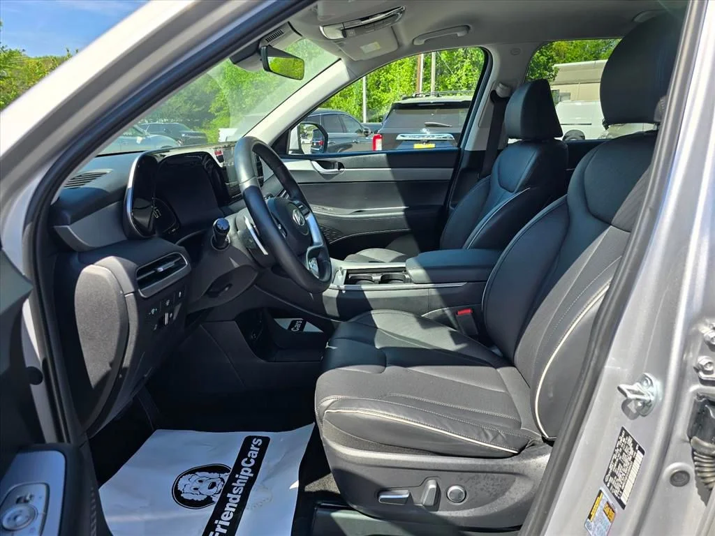 Used 2025 Silver Hyundai SEL image 11