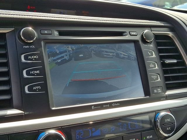 Used 2017 Silver Toyota XLE image 19